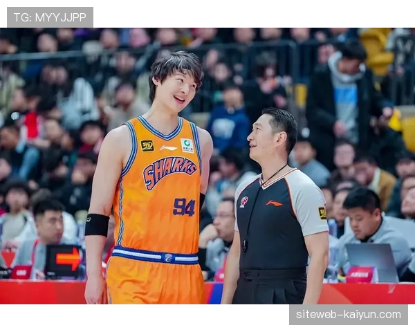 上海王哲林内线支柱作用 伤愈复出后状态保持良好